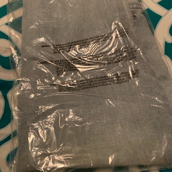 Girls Levi Jeans - Picture 2 of 3